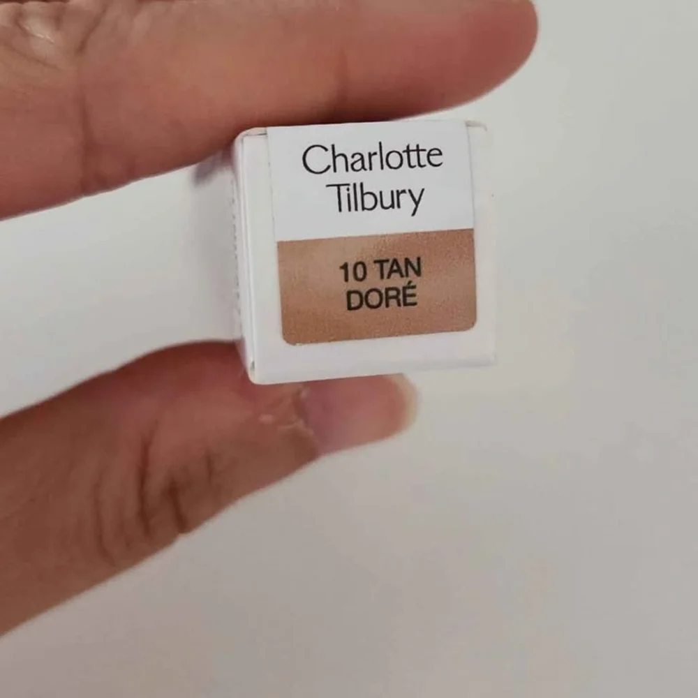 Charlotte Tilbury Beautiful Skin Radiant Concealer 10 Tan Dore' new
